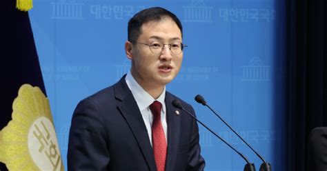 與김상욱 울산시당위원장 사퇴 “옳음 추구한 값 달게 받겠다”