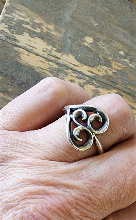 Retired James Avery Scroll Sideways Heart Ring Size Gem