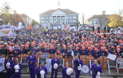 Today's 'College GameDay' Location Has The Best Crowd Of The Year ...