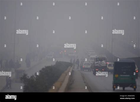 Peshawar Peshawar Pakistan 4th Jan 2024 Dense Fog Covers Peshawar