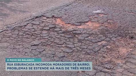 Rua Esburacada Incomoda Moradores De Bairro H Mais De Meses Em