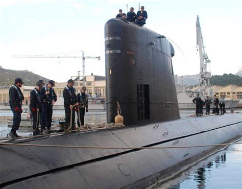 Un sargento gay apuñala a un compañero homófobo en la Armada CromosomaX