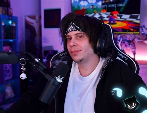 Popular Streamer Rubius Is Getting A Fortnite Icon Skin Esports Gg