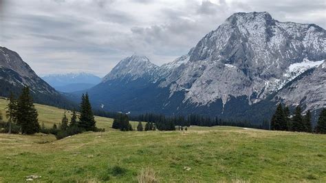 Trail to Zugspitze in 2022 | Natural landmarks, Landmarks, Zugspitze