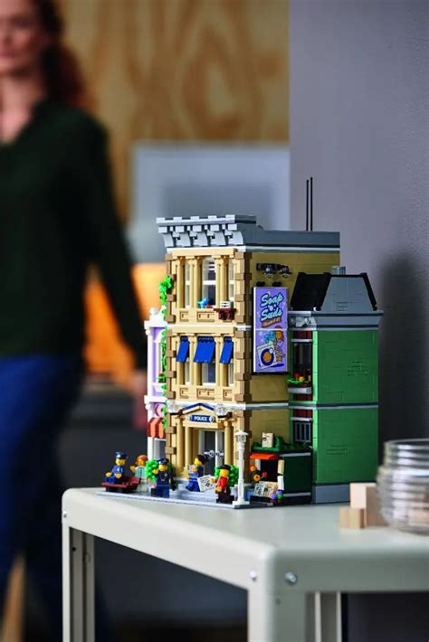 LEGO-10278-Modular-Buildings-Collection-Police-Station (45) – Brick ...