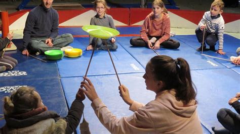 Jablines Les Enfants Initi S Aux Arts Du Cirque Le Parisien