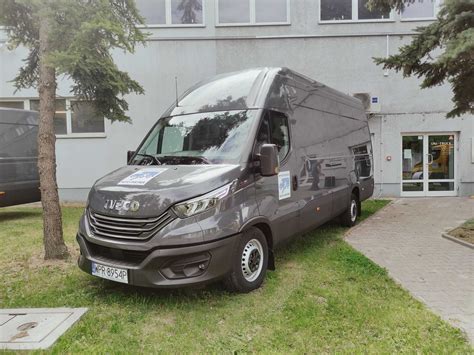 Wynajem Busa Iveco Daily 16 18m3 Hak Blaszak Dostawczy 6palet Paleciak