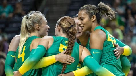 Oregon volleyball contributing to Maui relief effort ahead of trip to ...