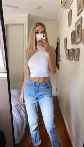 Hot Girls Mirror Selfies ThBlog