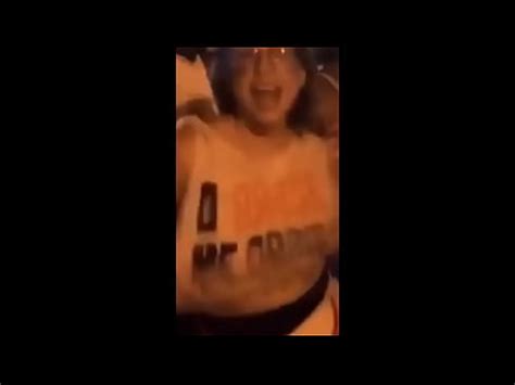 Pathy dos reis balançando os peitos em pleno carnaval XVIDEOS