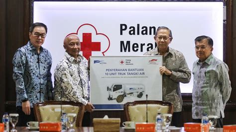 Foto Pmi Terima Bantuan Truk Tangki Air Foto Liputan