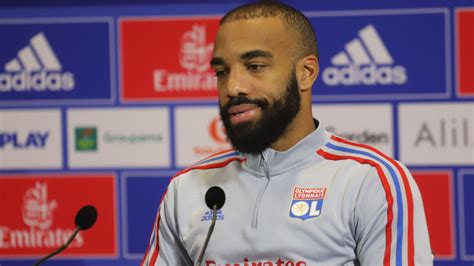 Et Si Alexandre Lacazette Revenait En Bleu Si Deschamps Mappelle