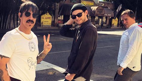 Red Hot Chili Peppers anuncia turnê mundial em 2022 Rádio Costa do Sol