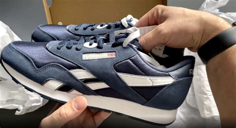 Распаковываю кроссовки Reebok Classic Nylon