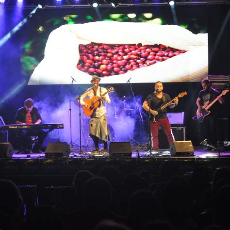 P Blico Lota Etapa Do Fenac Em Tr S Pontas Festival Nacional Da Can O