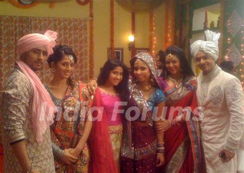 Shubh Vivah cast saying bye Photo