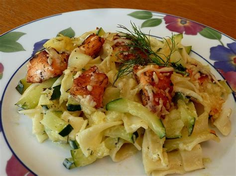 Gebratener Lachs Mit Zucchini Und Nudeln Aus Dem Backofen Kochen Gut