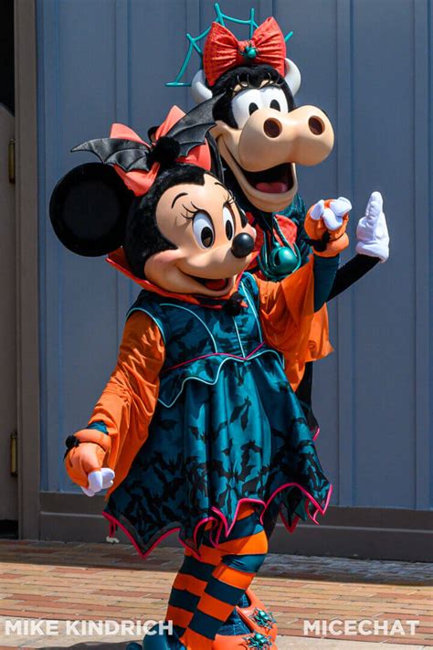 Disneyland_Characters in Halloween Costumes (1 of 1) - MiceChat