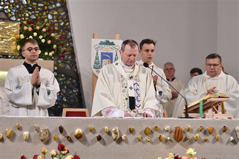 Konsekracja ołtarza i poświęcenie figury Matki Bożej we Władysławowie