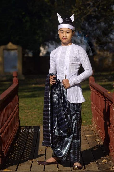 The national costume of Myanmar is the longyi လခည Burmese