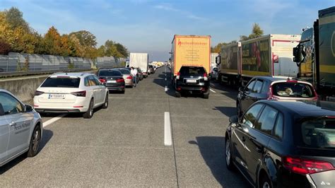 Verkehrsunfall Mega Stau Auf A1 Oe24 At