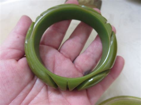 1950 S Deep Carved Art Deco Green BAKELITE Bangle Gem