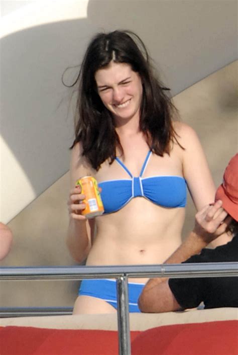 Pin By WOLF On Anne Hathaway In 2020 Anne Hathaway Bikini Anne