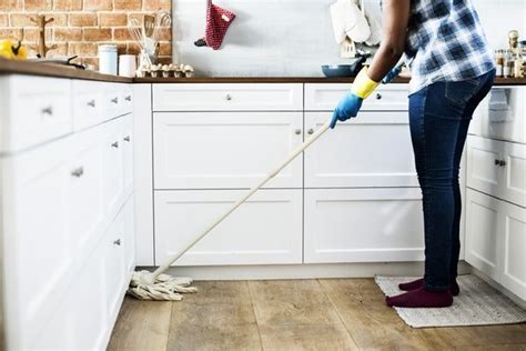 Como limpar o chão da cozinha passo a passo Como fazer em casa