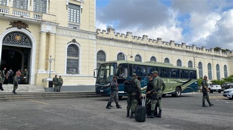 Policiais Militares Embarcam Para Refor Ar Seguran A Nas Elei Es