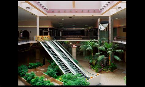 Dead Malls, Dead Stores - Toward a New American Gothic | viz.