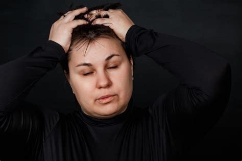 Premium Photo Brunette Woman Holding On To Her Head Closing Her Eyes