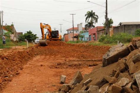 Ji Paraná Iniciada preparação para a pavimentação da rua Porto Alegre