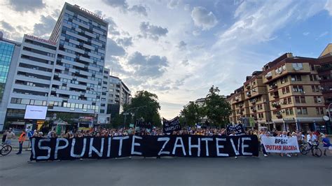 Novi Sad Vi E Hiljada Gra Ana Blokiralo Most Slobode Video Autonomija