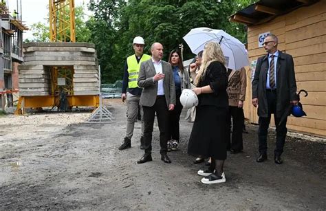 Radovi će biti završeni pre roka Gradonačelnik Đurić obišao gradilište