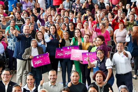 Mujeres Grandeza Cierra Entrega De Tarjeta Rosa MujerEs Grandeza