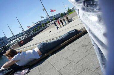 Recostada Y Mostrando Su Tanga ZB Porn