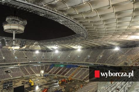 Stadion Narodowy Montaż krzesełek na finiszu