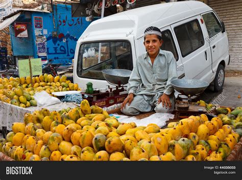 Raja Bazaar Rawalpindi Image And Photo Free Trial Bigstock