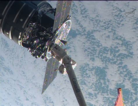 Private Cygnus Spacecraft Makes Historic 1st Rendezvous with Space Station | Space