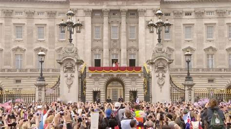 Royal Wedding 2011 The Kiss On The Balcony Wedding Inspirasi