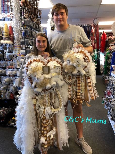 Matching Garter And Homecoming Mum Homecoming Mums Big Homecoming