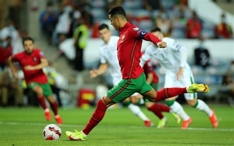 Qatar 2022 Le Portugal grâce à un triplé de Ronaldo atomise le