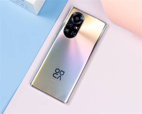 На российском рынке вышел в продажу смартфон Huawei Nova 8