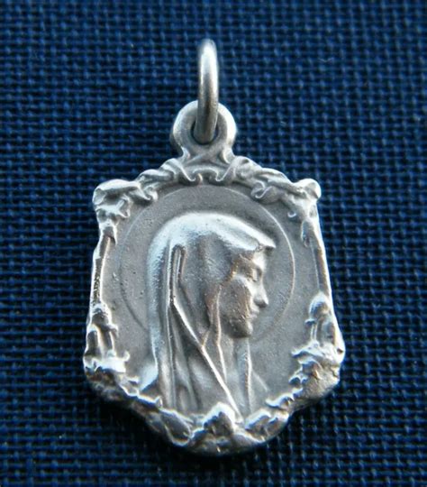 Petite M Daille Religieuse Ancienne De La Vierge Marie Lourdes Medal