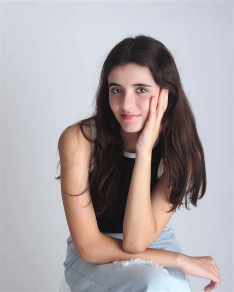 Mirella Oliveira (@mirella.oliveiraa) • Instagram photos and videos