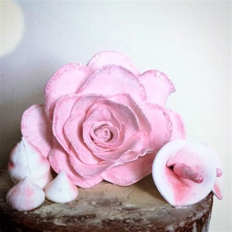 Naked Cake With Meringues Rose And Callas