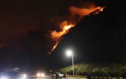 Incendio en Quito provoca evacuación en Bellavista