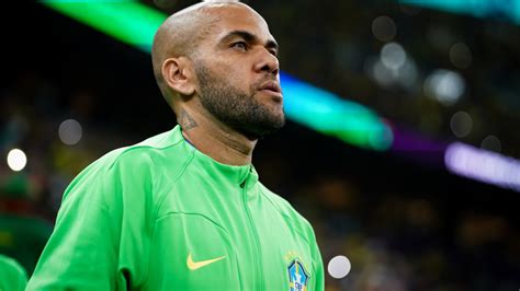 Cinsel saldırıyla suçlanan futbolcu Dani Alves tutuklandı