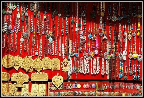 Shopping in Manali, List of Retail Stores in Manali, Manali Shops