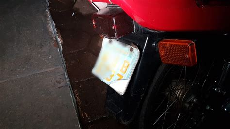 Jovem em motocicleta placa de papel é detido pela Guarda Municipal